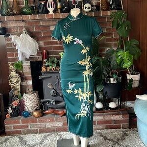 STUNNING Traditional Cheongsam Embroidered